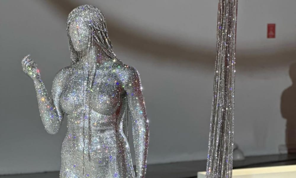 Sara Shakeel's bedazzled figurative sculpture for Kérastase's Power Talks at the Palais de Tokyo, 2023